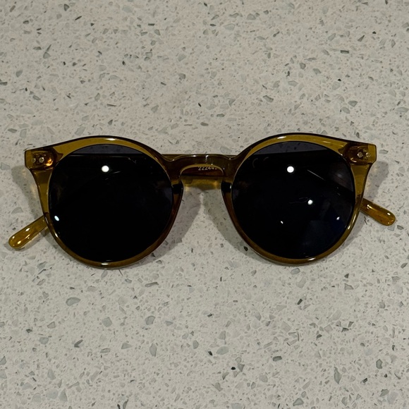 & Other Stories Round Mustard Yellow Sunglasses - Picture 4 of 12